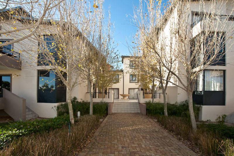 To Let 2 Bedroom Property for Rent in Somerset West Western Cape